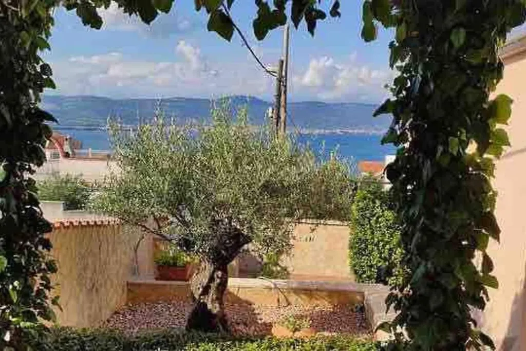 Villa Mala - Pool - Jacuzzi - 5 Min. Zum Meer Trogir