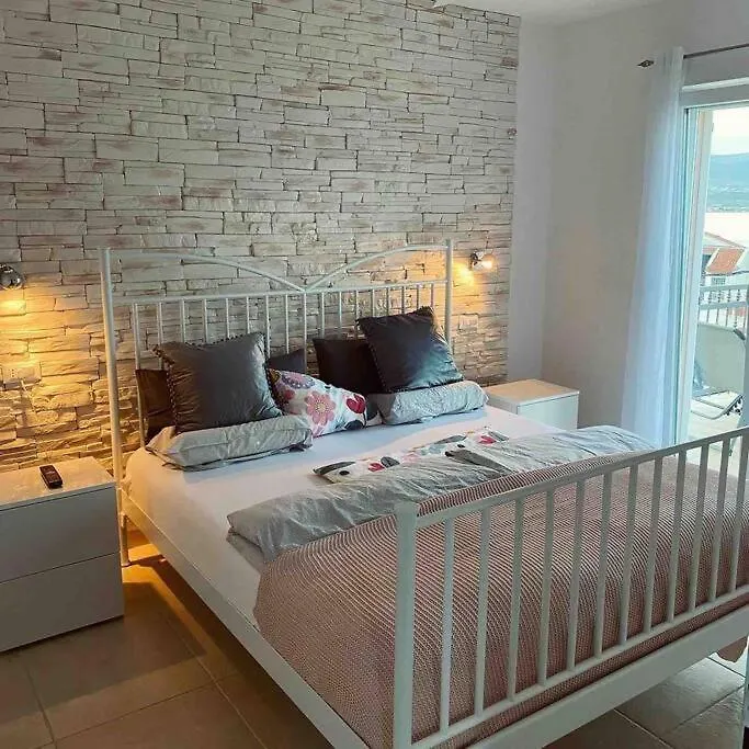Villa Mala - Pool - Jacuzzi - 5 Min. Zum Meer Trogir